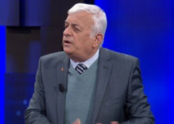 Fejton: E takoi apo s’e takoi xhanëm? Shoku Sali pret një ftesë për takim nga ambasadori amerikan