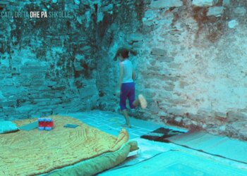 Fiks Fare: Pa shtëpi, pa bukë, pa shkollë — Dy fëmijë në Mbrezhdan të Këlcyrës presin ndihmë