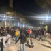 Fishekzjarre para Kryeministrisë, policia u bën thirrje protestuesve: Largoni fëmijët nga rruga dhe ndaloni veprimet e dhunshme