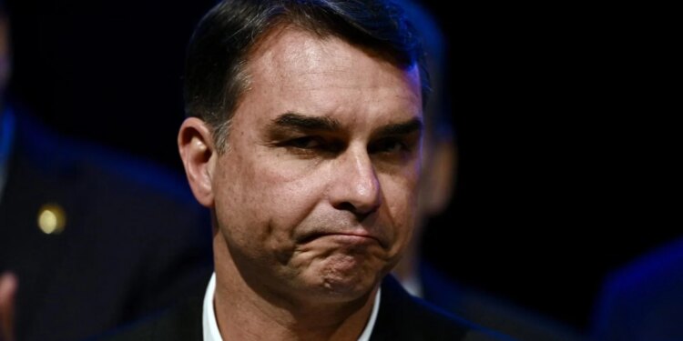 Flavio Bolsonaro mbërrin në Miami pas largimit nga Brazili; Trump gati t'i japë vizë atij dhe familjes