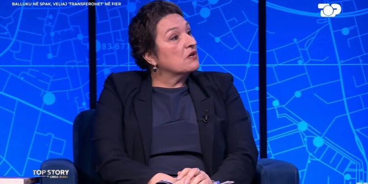 Flutura Açka: Protestat në Serbi, rrëzimi i Vuçiçit ishin çështje brendshme; nuk shoh lidhje me tubimin në Shqipëri