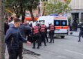 Forcat e policisë shtohen pranë Ministrisë së Ekonomisë, shoqërohet forcërisht një protestues