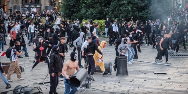 Frika nga sheshet kurth / Protestuesit sfidojnë planin e sigurisë në Itali, vendtakimet do të zbulohen në fund