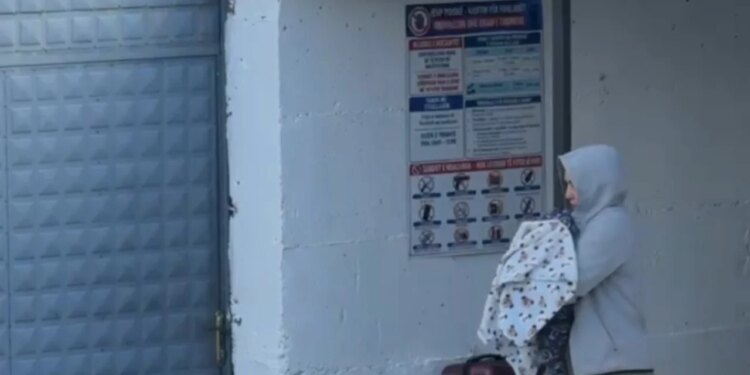 GJKKO fali për 1 vit Greta Gjocin; me foshnjën 4-muajshe në krahë, dënuara largohet nga burgu i Pojskës