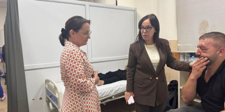 Gjashtë efektivë lënduar mbërrijnë në Traumë brenda 30 minutash; njëri me dëmtime serioze syri, fraktura në nofull hundë