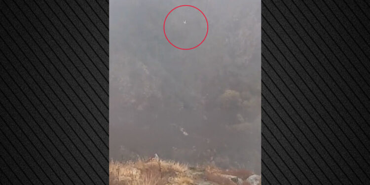 Gjashtë të vdekur në rrëzimin e helikopterit në Himalaje, mes tyre edhe piloti