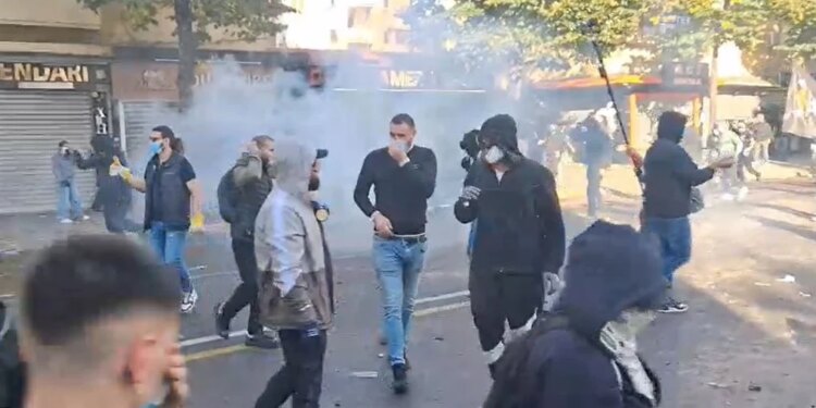 Gjatë protestës te Ministria e Arsimit dëmtohet një efektiv i FNSH