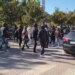 Gjimnazistë marshojnë në rrugët e Elbasanit, tentojnë të rrëzojnë derën e shkollës; u bëjnë thirrje bashkëmoshatarëve të bashkohen