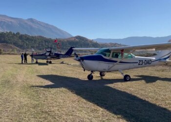 Gjirokastër: 12 avionë nga Europa sjellin vizitorë nga Italia, Greqia dhe Maqedonia e Veriut