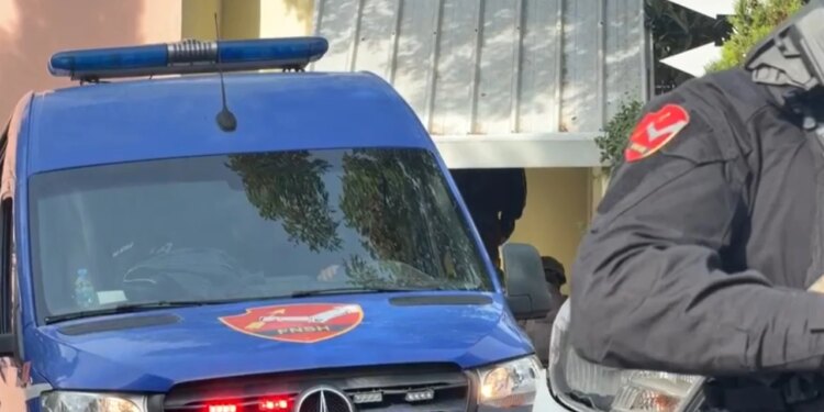 Gjykata e Lezhës lë në burg tre të arrestuarit që dyshohet se po përgatitnin atentat