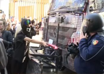 Gjykata liron tetë të mitur të arrestuar në protestë: Arrestimi i tyre ishte i paligjshëm