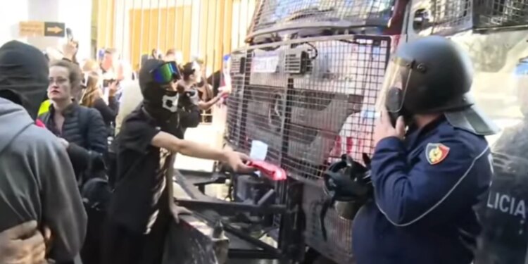 Gjykata liron tetë të mitur të arrestuar në protestë: Arrestimi i tyre ishte i paligjshëm