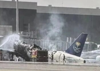 Houthit godasin aeroportin e Riadit, 3 të vdekur dhe disa të plagosur