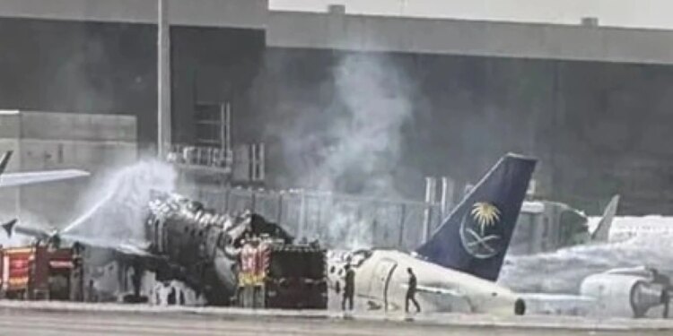Houthit godasin aeroportin e Riadit, 3 të vdekur dhe disa të plagosur