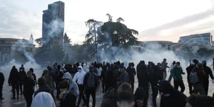Inside Story/ Politikanë e profesorë të ‘zhytur’ në plagjiaturë, studentët luftuan për transparencën në 2018-ën, por sistemi…