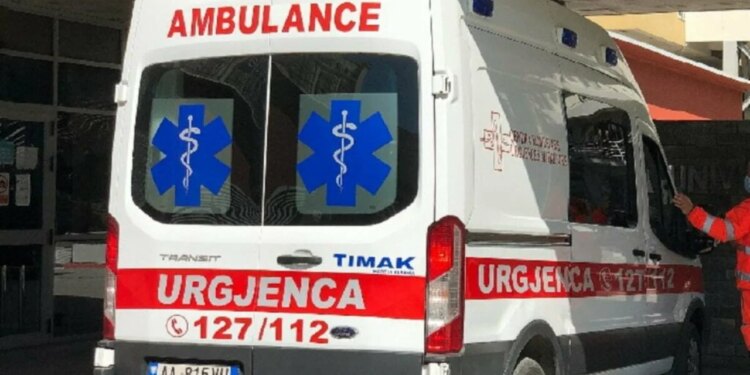 Ish-drejtori i zjarrfikëses në Mallakastër dhunohet me levë, autorët e maskuar e sulmojnë në lokalin e tij