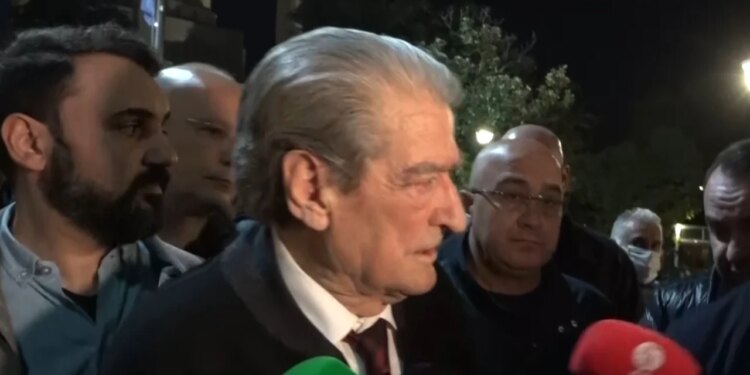 Ishte skenar: Tensionet në Selinë e PD-së, Berisha: Asnjë protestues nuk na ka sulmuar këto ditë
