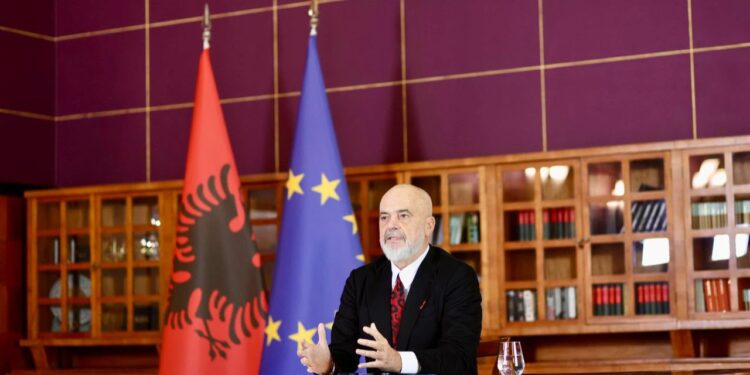 Jam në dispozicion, Rama fton studentët, rrit bursa 25 mijë lekë, kredi 0% dhe punësim gjysmë page