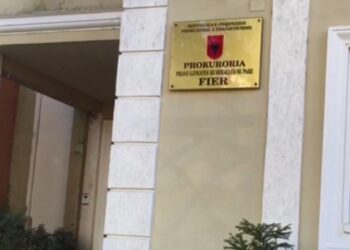 Jepet masa sigurie për 14 persona në Fier për veprimtari financiare pa licencë; 11 në arrest shtëpie