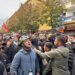 Jo deputetët, protestuesit — studentët bëjnë kordon për t’i penguar demokratët; militantët e PD-së: E duam Shqipërinë pa Ramën
