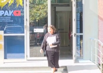 Juristja dorëzon në SPAK kallëzim ndaj kryeministrit Rama dhe kryepolicit Hita lidhur me përplasjet mes policisë dhe protestuesve