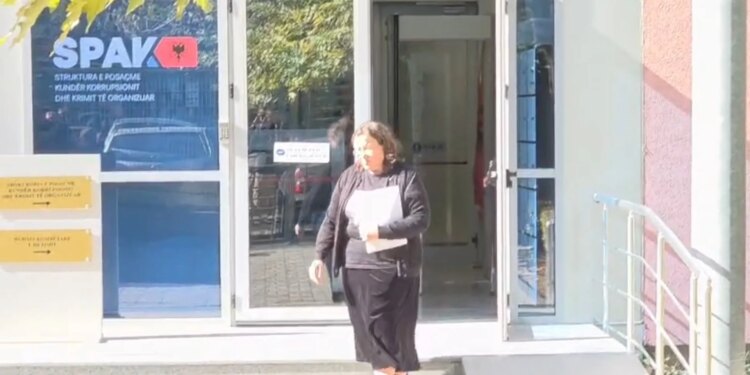 Juristja dorëzon në SPAK kallëzim ndaj kryeministrit Rama dhe kryepolicit Hita lidhur me përplasjet mes policisë dhe protestuesve
