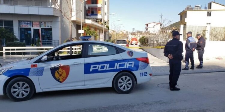 Kapet në Rinas 47-vjeçari në kërkim që plagosi me armë 22-vjeçarin e vodhi makinën në Sanxhak të Lezhës