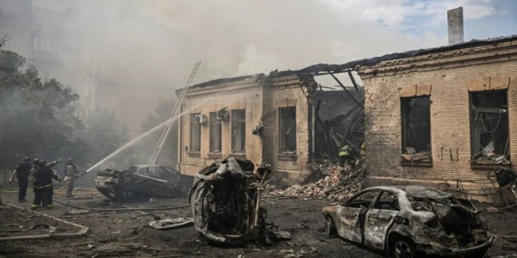Kievi sërish në shënjestër, Rusia paralajmëron Ukrainën: Do të intensifikojmë sulmet