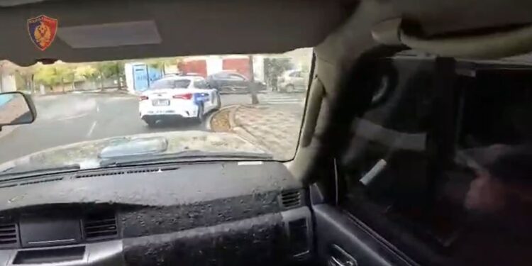 Kokainë në Burrel: Arrestohen 3 shitës, policia sekuestron mallin, një orë Rolex dhe makinën
