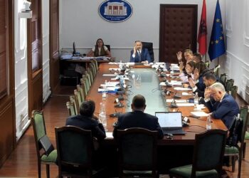 Komisioni i Ligjeve miraton projektligjin për ndarjen e re administrativo-territoriale, 8 vota pro, opozita mungon