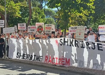 Komisioni shqyrton sot reformën territoriale; protestë jashtë Kryesisë së Kuvendit