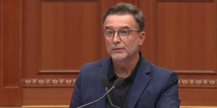 Kundërshtoi ligjin dhe debatoi me Ramën, por votoi pro Territoriales; Braçe pas seancës: Jam kundër, do e sqaroj