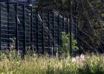 Kurthi i ri i Ukrainës: tela me gjemba inteligjentë, pajisja pret kabllot optike që kontrollojnë dronët