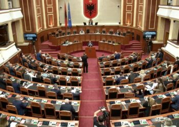 Kuvendi mblidhet, PD kundërshton nisjen punimeve pa mbaruar mbledhja e Ligjeve; Peleshi: Më e rëndësishme se çdo tjetër