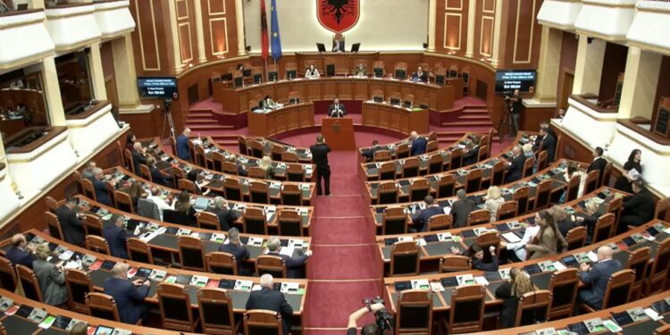 Kuvendi mblidhet, PD kundërshton nisjen punimeve pa mbaruar mbledhja e Ligjeve; Peleshi: Më e rëndësishme se çdo tjetër