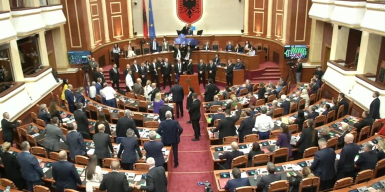 Kuvendi miratoi ndryshimet territoriale: nga Tirana në Gjirokastër, si ndryshon harta e Shqipërisë