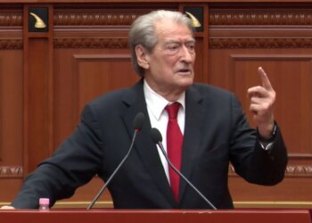 Ky Parlament duhet të zhduket sa më parë — Berisha nga foltorja: Pusho, mos fol, lëri ato qëndrime histerike