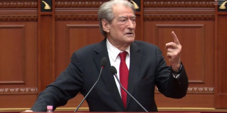 Ky Parlament duhet të zhduket sa më parë — Berisha nga foltorja: Pusho, mos fol, lëri ato qëndrime histerike