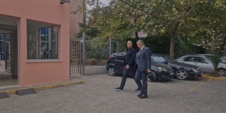 LAJM I FUNDIT/ Artan Gaçi paraqitet në SPAK, shoqërohet nga avokati; lajmin konfirmon Anila Hoxha e Top Channel