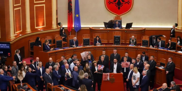 LAJM I FUNDIT/ Etika përjashton nga Kuvendi për 60 ditë 6 deputetë të PD-së