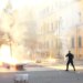 LAJM I FUNDIT/ Përshkallëzohet protesta, hidhen breshëri molotovësh drejt Policisë