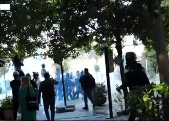 LAJM I FUNDIT/ Tensionet te Kryeministria; FNSH ndërhyn në lokal, shoqëron të moshuarin dhe shpëton klientët