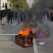 LAJMI I FUNDIT/ Një grup protestuesish vendosen pranë Urës së Dajtit, ndezin zjarr në mes të rrugës