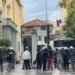 LIVE/ Policia në gatishmëri, nis grumbullimi i protestuesve te Ministria e Arsimit