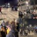 :LIVE/ Tensione para Kryeminsitrisë: sulm me fishekzjarrë, molotovë; policia kundërpërgjigjet me ujë, gaz, spraj me piper, fillojnë shoqërimet