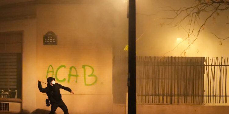 Ligji kundër vandalizmit: Macron akuzohet se po rrezikon të drejtat e francezëve