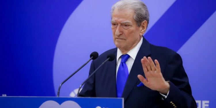 Listë e zezë me emra dhe foto, dhunën e filloi policia; Berisha: Do publikojmë ata që dhunuan protestuesit