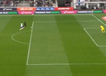 Live Finlandë–Shqipëri: Pilo shkëputet nga mbrojtja vendase, dy tentativat e tij nuk shkojnë në rrjetë (Video)