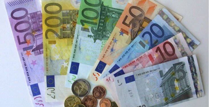 Mali i Zi rrit pagën minimale nga 1,000 në 1,400 euro; ministri: do qarkullojnë deri në 1 miliard