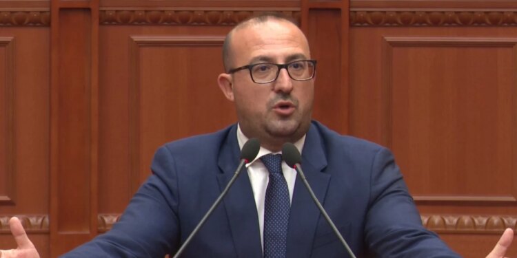 Mazniku simpatiku që nuk e di nga i bie — Batutat Korreshit për Hartën Territoriale: Keni futur sharjen Divjakë-Lushnjë
